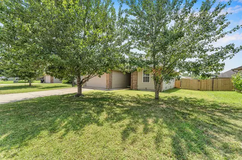 Exterior - 2462 W Cedar Creek Dr, Springfield, MO 65803 photo 4 of 8