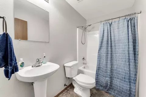 Bath - 2462 W Cedar Creek Dr, Springfield, MO 65803 photo 2 of 2