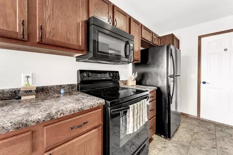 Kitchen - 2462 W Cedar Creek Dr, Springfield, MO 65803 photo 3 of 3
