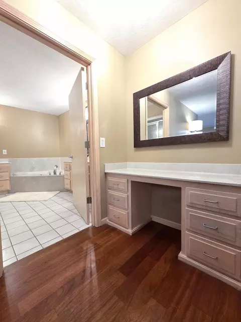 Bath - 1738 Hawthorn Pl, Marshfield, MO 65706 photo 1 of 10