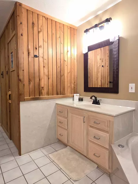 Bath - 1738 Hawthorn Pl, Marshfield, MO 65706 photo 5 of 10