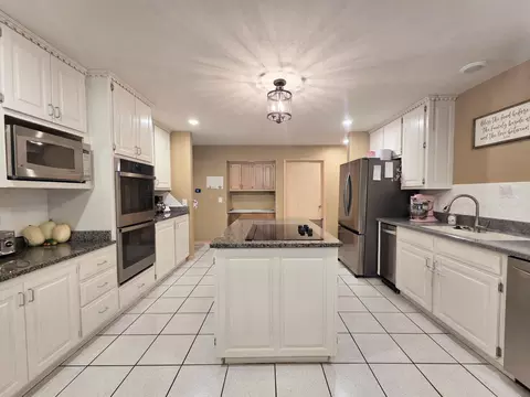 Kitchen - 1738 Hawthorn Pl, Marshfield, MO 65706 photo 4 of 6