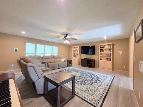 Living - 1738 Hawthorn Pl, Marshfield, MO 65706 photo 2 of 4