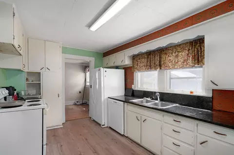 Kitchen - 105 S Walnut St, Crane, MO 65633 photo 3 of 7