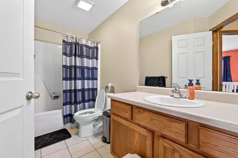 Bath - 709 S Hazelnut Ave, Springfield, MO 65802 photo 1 of 2