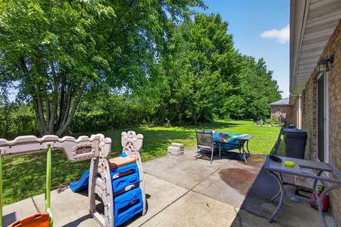Exterior - 709 S Hazelnut Ave, Springfield, MO 65802 photo 4 of 7