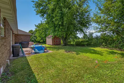 Exterior - 709 S Hazelnut Ave, Springfield, MO 65802 photo 6 of 7