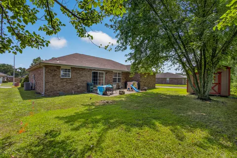 Exterior - 709 S Hazelnut Ave, Springfield, MO 65802 photo 5 of 7
