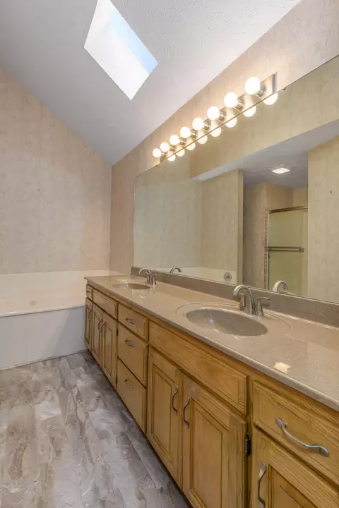 Bath - 4602 S Forest Ave, Springfield, MO 65810 photo 1 of 5