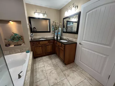 Bath - 14 Treehouse Ln #15, Branson, MO 65616 photo 4 of 8