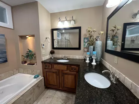Bath - 14 Treehouse Ln #15, Branson, MO 65616 photo 6 of 8