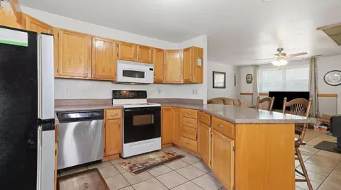 Kitchen - 9169 County Road 483, Birch Tree, MO 65438 photo 2 of 2