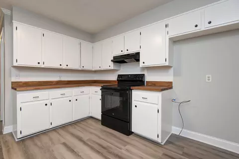 Kitchen - 3436 S Nettleton Ave, Springfield, MO 65807 photo 3 of 3