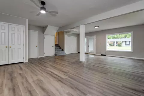 Living - 3436 S Nettleton Ave, Springfield, MO 65807 photo 4 of 5