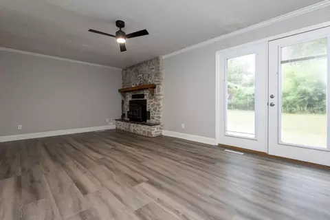 Living - 3436 S Nettleton Ave, Springfield, MO 65807 photo 2 of 5
