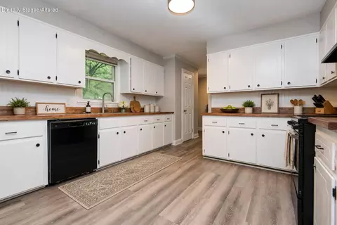 Kitchen - 3436 S Nettleton Ave, Springfield, MO 65807 photo 2 of 3