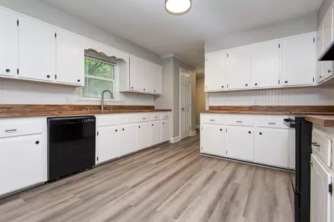 Kitchen - 3436 S Nettleton Ave, Springfield, MO 65807 photo 1 of 3