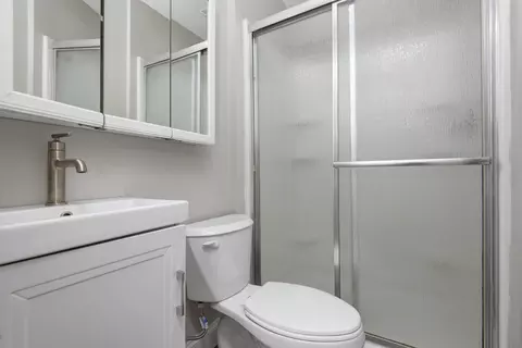 Bath - 3436 S Nettleton Ave, Springfield, MO 65807 photo 2 of 2