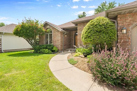 Exterior - 2380 W Allen Dr, Springfield, MO 65810 photo 3 of 10