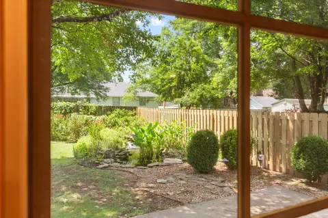Exterior - 2380 W Allen Dr, Springfield, MO 65810 photo 5 of 10