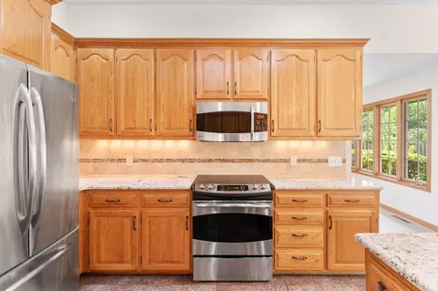 Kitchen - 2380 W Allen Dr, Springfield, MO 65810 photo 2 of 2