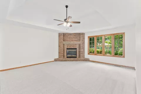 Living - 2380 W Allen Dr, Springfield, MO 65810 photo 4 of 5