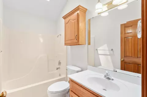 Bath - 2380 W Allen Dr, Springfield, MO 65810 photo 3 of 3