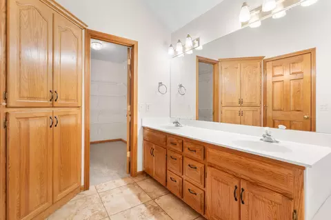 Bath - 2380 W Allen Dr, Springfield, MO 65810 photo 1 of 3
