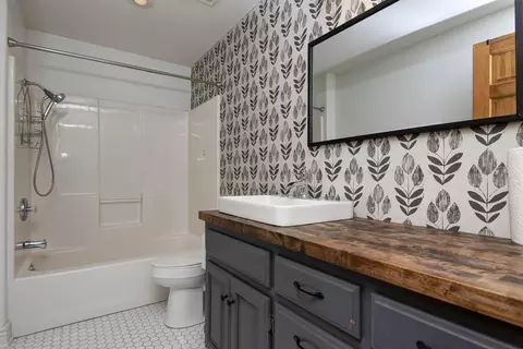 Bath - 3560 W Edgewood Ct, Springfield, MO 65807 photo 6 of 6