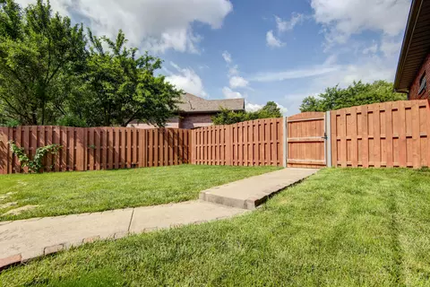 Exterior - 3560 W Edgewood Ct, Springfield, MO 65807 photo 11 of 14