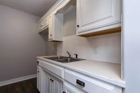 Kitchen - 3560 W Edgewood Ct, Springfield, MO 65807 photo 3 of 3