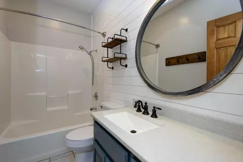 Bath - 3560 W Edgewood Ct, Springfield, MO 65807 photo 5 of 6