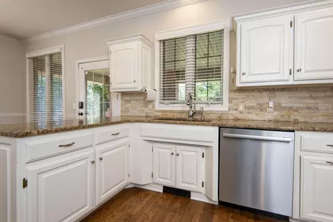 Kitchen - 3560 W Edgewood Ct, Springfield, MO 65807 photo 2 of 3
