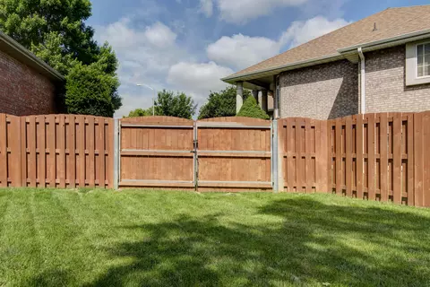 Exterior - 3560 W Edgewood Ct, Springfield, MO 65807 photo 12 of 14