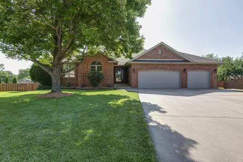 Exterior - 3560 W Edgewood Ct, Springfield, MO 65807 photo 2 of 14