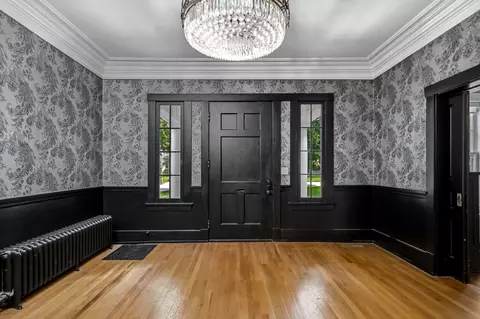 Entry Way - 1234 E Walnut St, Springfield, MO 65802 photo 3 of 7