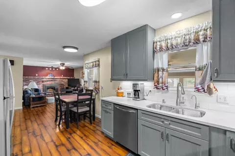Kitchen - 4006 W Juno St, Springfield, MO 65802 photo 5 of 5