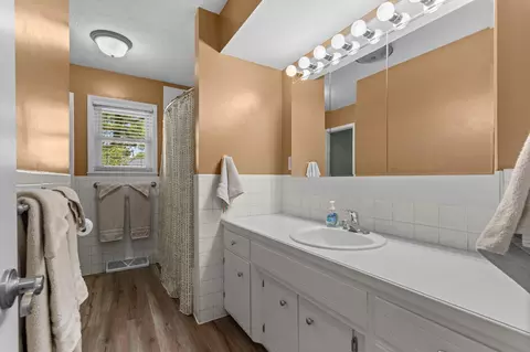 Bath - 4006 W Juno St, Springfield, MO 65802 photo 3 of 3