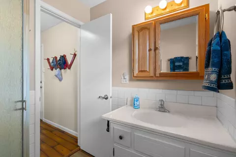 Bath - 4006 W Juno St, Springfield, MO 65802 photo 2 of 3