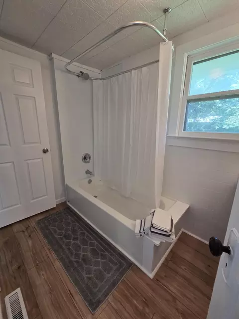 Bath - 1633 E Lombard St, Springfield, MO 65802 photo 3 of 3