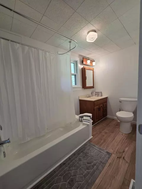 Bath - 1633 E Lombard St, Springfield, MO 65802 photo 1 of 3