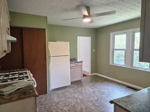 Kitchen - 1633 E Lombard St, Springfield, MO 65802 photo 4 of 4
