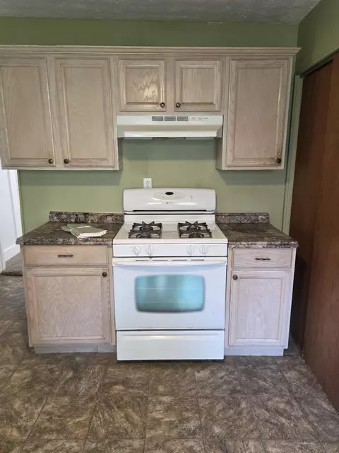 Kitchen - 1633 E Lombard St, Springfield, MO 65802 photo 2 of 4