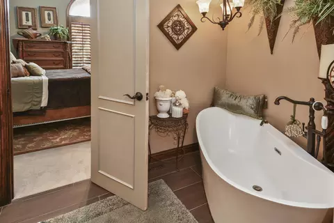 Bath - 901 N Rodeo Ct, Nixa, MO 65714 photo 3 of 10