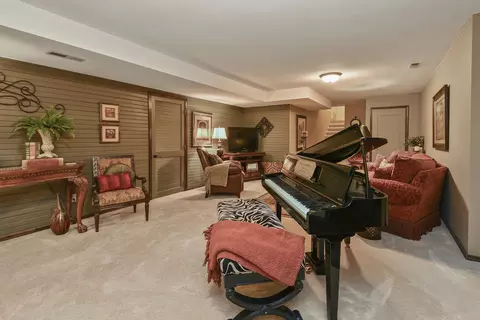 Living - 901 N Rodeo Ct, Nixa, MO 65714 photo 9 of 12
