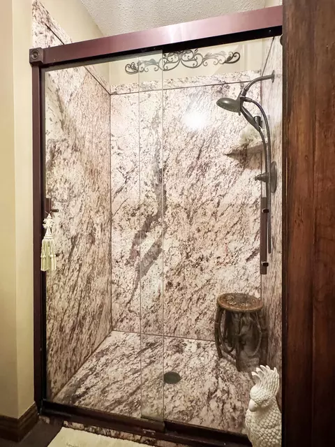 Bath - 901 N Rodeo Ct, Nixa, MO 65714 photo 5 of 10