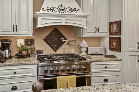 Kitchen - 901 N Rodeo Ct, Nixa, MO 65714 photo 5 of 10