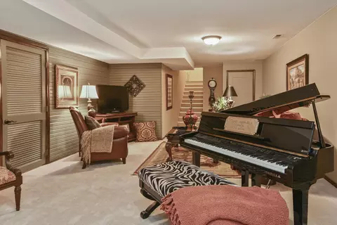 Living - 901 N Rodeo Ct, Nixa, MO 65714 photo 8 of 12