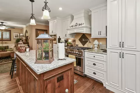 Kitchen - 901 N Rodeo Ct, Nixa, MO 65714 photo 6 of 10