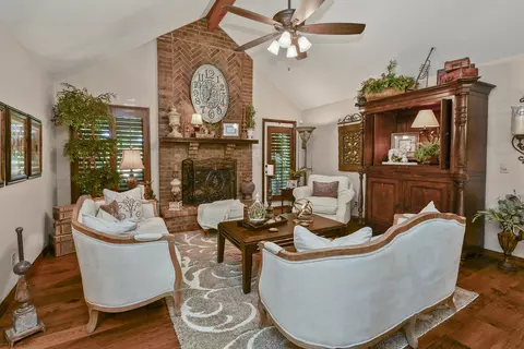 Living - 901 N Rodeo Ct, Nixa, MO 65714 photo 1 of 12